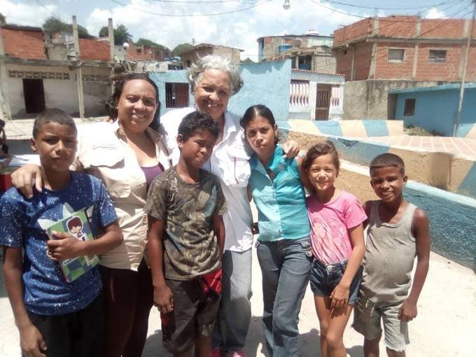 Niños de la comunidad de Catia La Mar